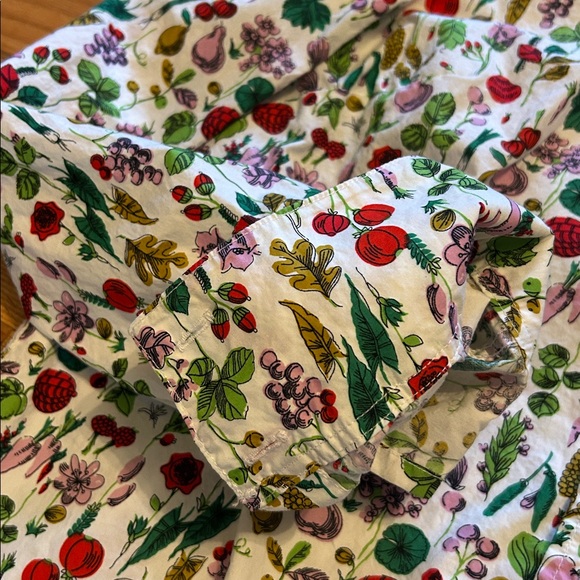 Boden Sienna Cotton shirt. 4R. Like new. Ivory, spring crop pattern. Whimsical - Picture 4 of 5